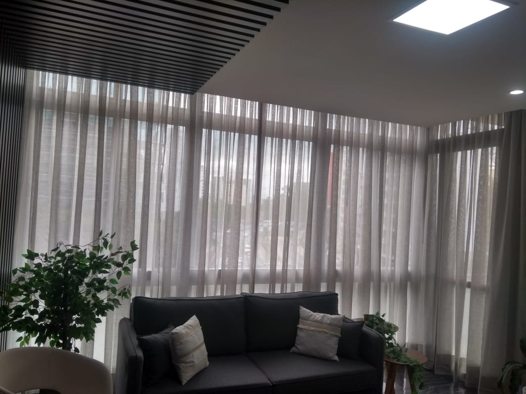 Cortinas em Escritório Moderno